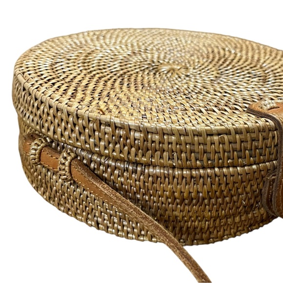 Round Woven Rattan Crossbody Bag - Picture 7 of 9
